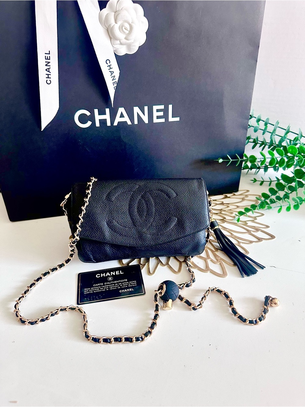 CHANEL Black Caviar Classic Flap Clutch - Picture 2 of 16